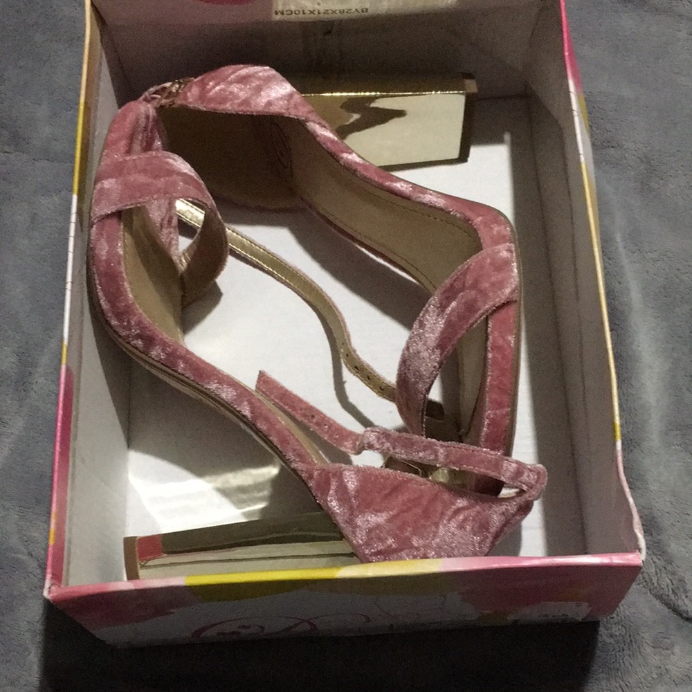 My Delicious Shoes mauve velvet SHINY heels
